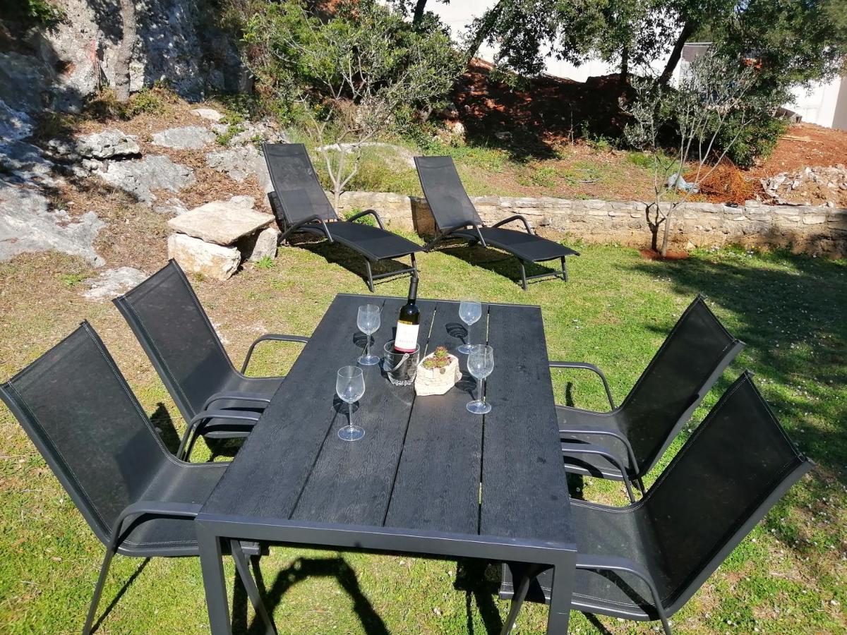 Garden Apartment Pjescana Uvala Bagian luar foto