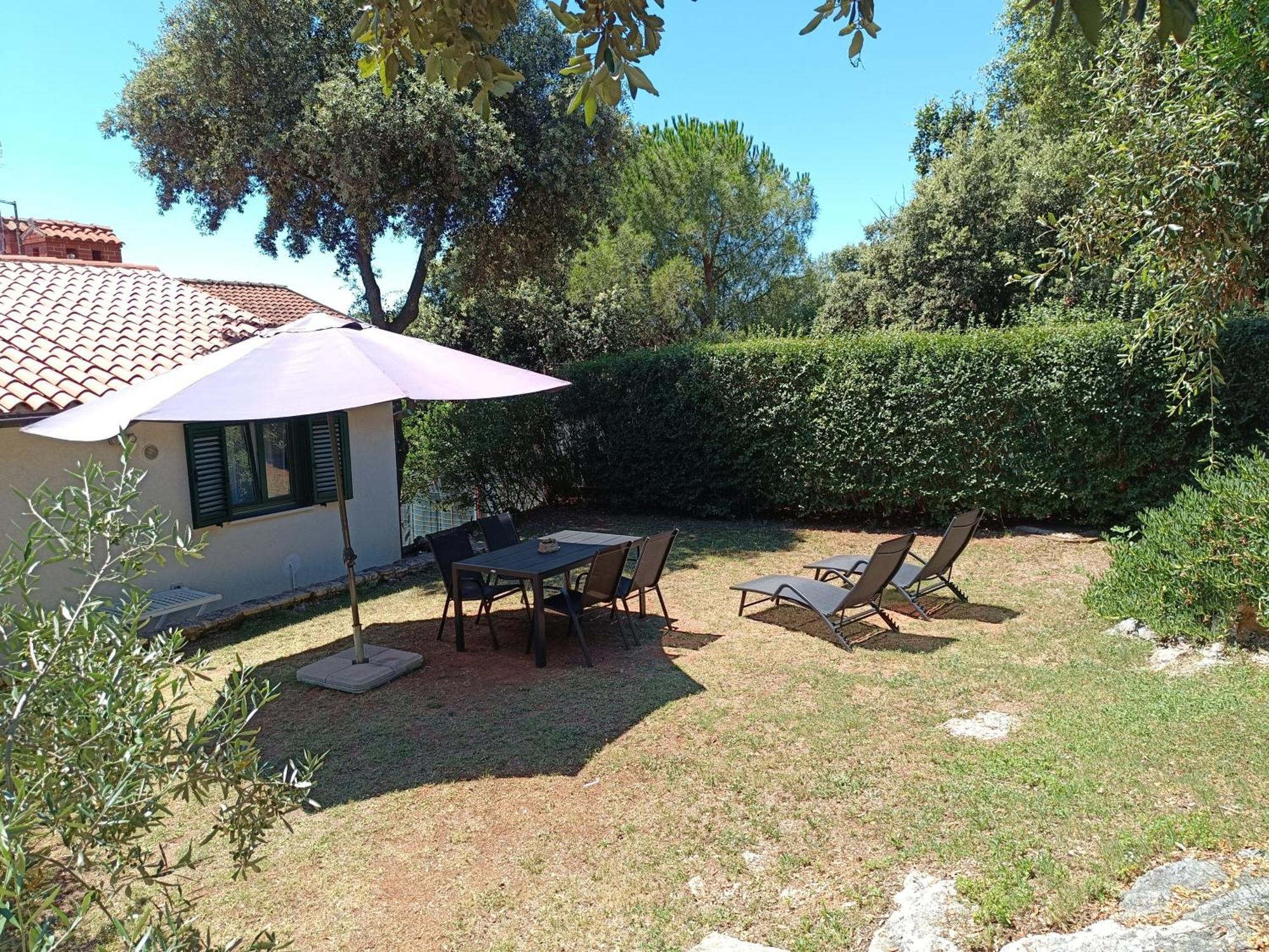 Garden Apartment Pjescana Uvala Bagian luar foto