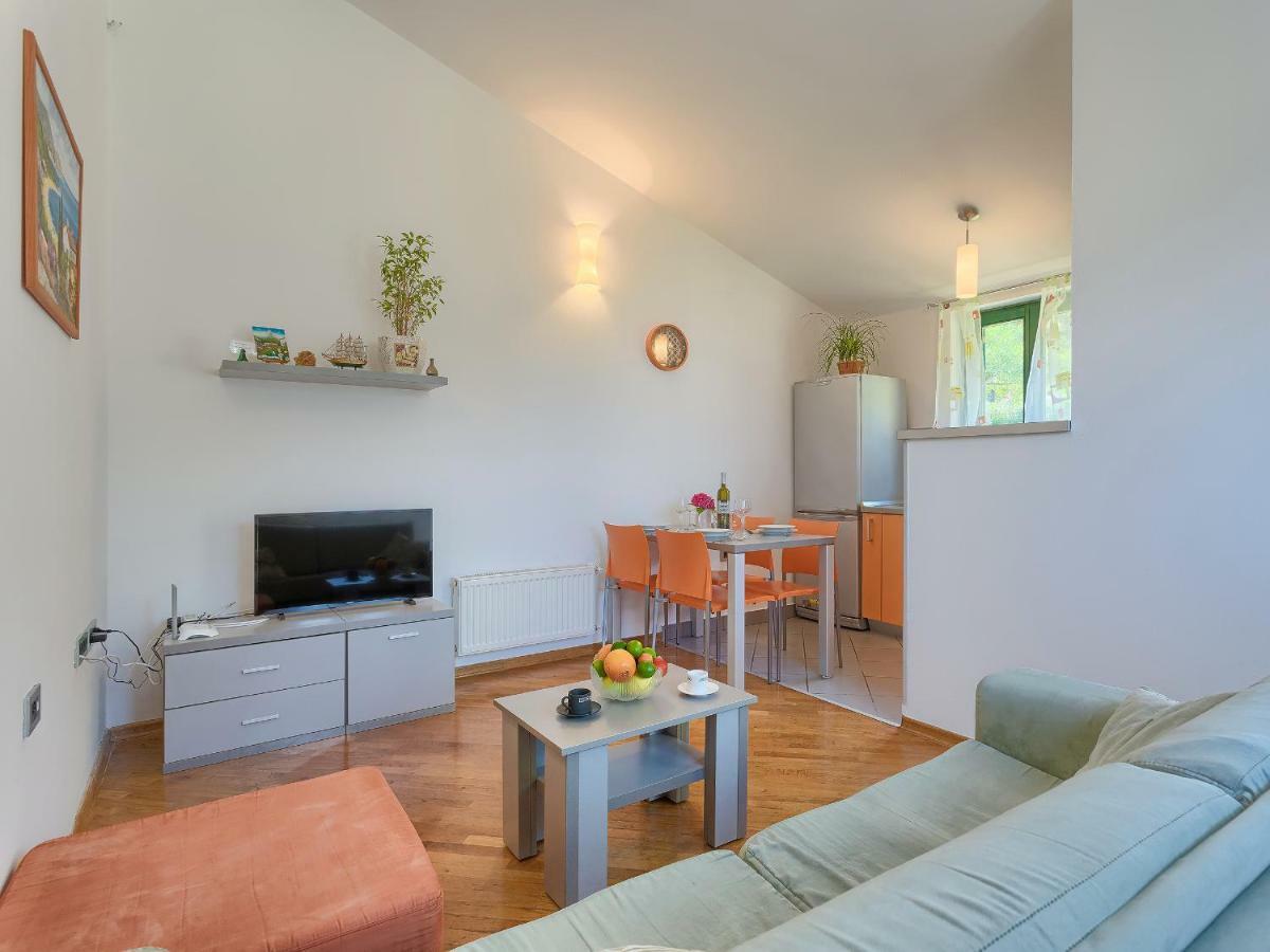 Garden Apartment Pjescana Uvala Bagian luar foto
