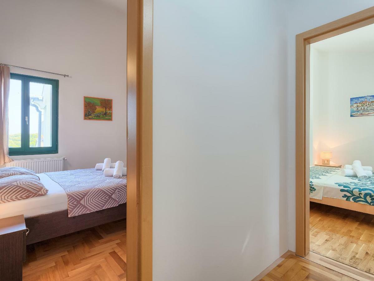 Garden Apartment Pjescana Uvala Bagian luar foto