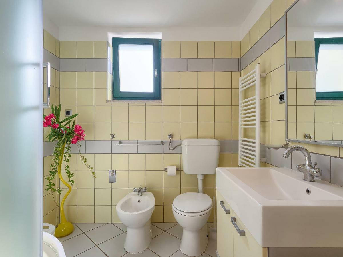 Garden Apartment Pjescana Uvala Bagian luar foto